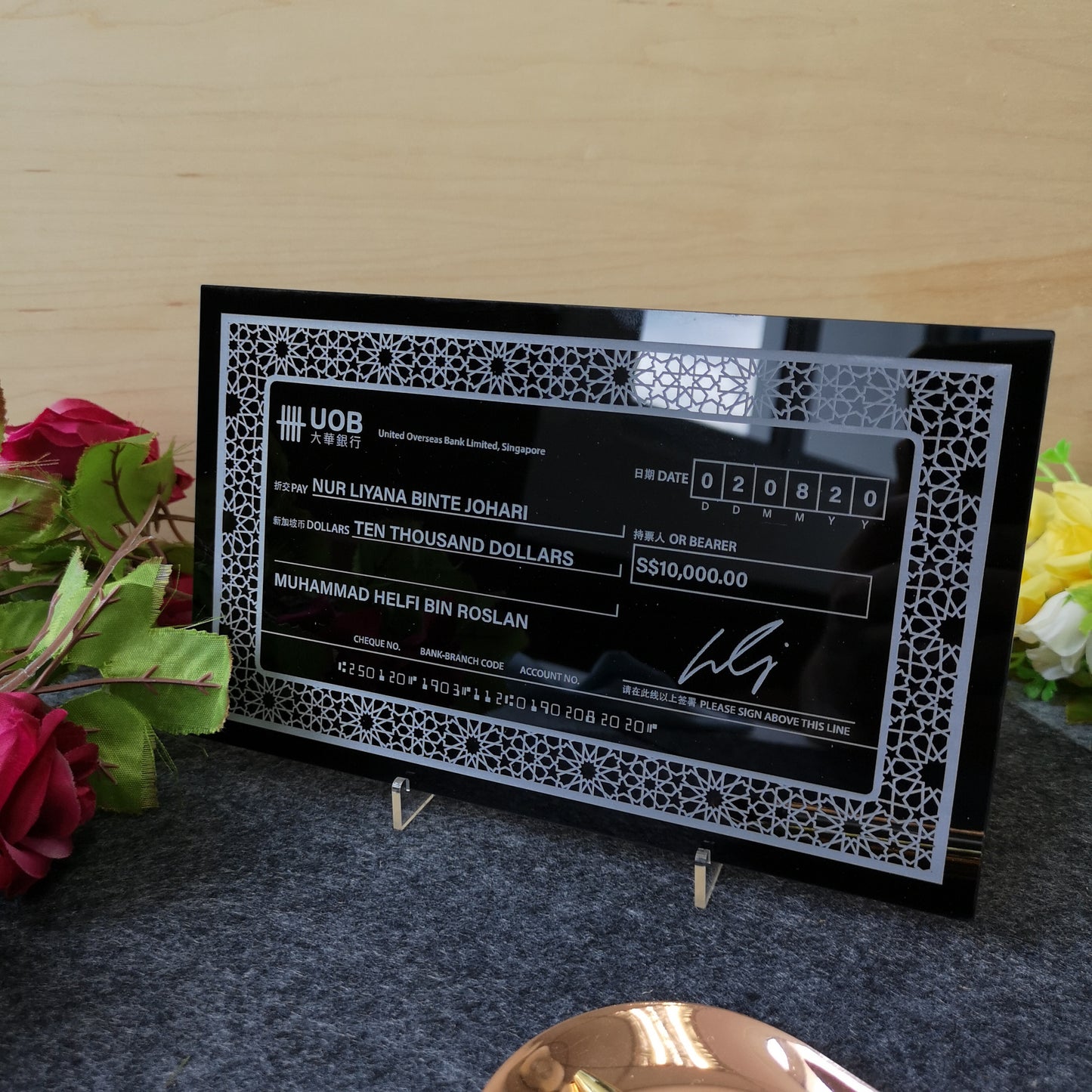 Mock up Cheque with Frame (Glossy Black Acrylic) - Clik Clok