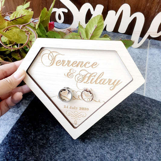 Diamond-shaped Ring Bearer - Clik Clok