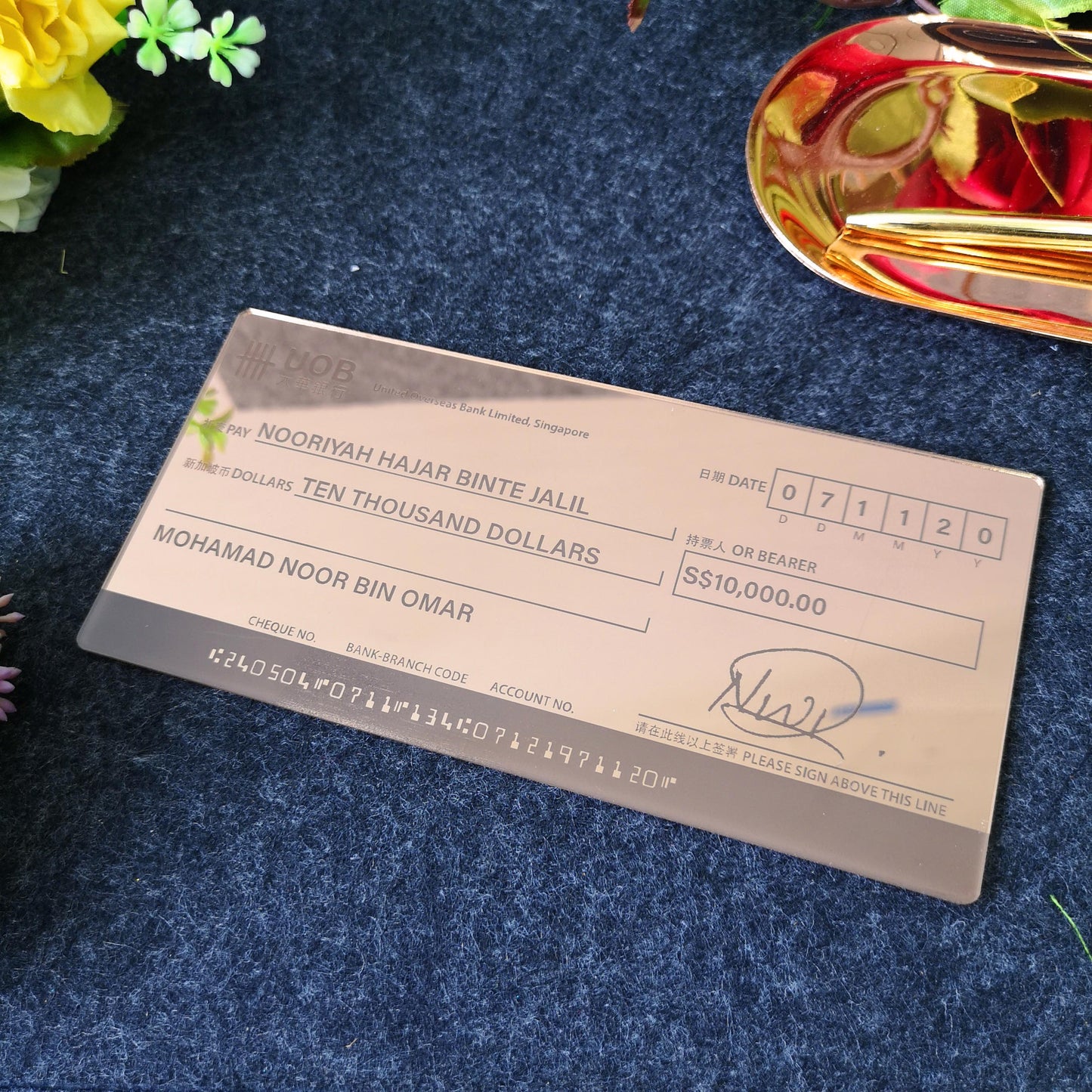 mock up cheque hantaran frame gift wedding decor ideas singapore acrylic cheques gift trays muslim malay weddings prize presentation anniversary award