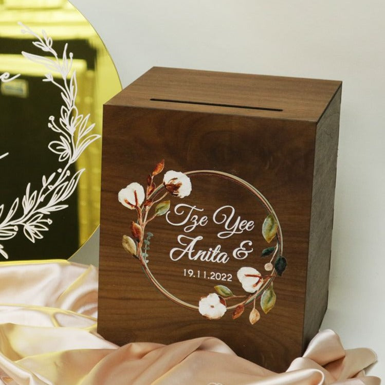 Classic Portrait Wedding Angbao Money Box - Clik Clok