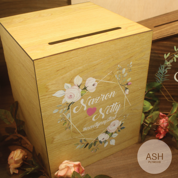 Classic Portrait Wedding Angbao Money Box - Clik Clok